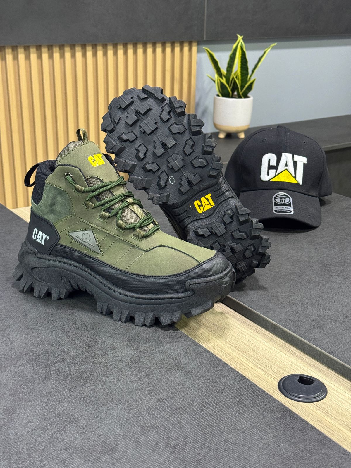 BOTA CAT INTRUDER GALOSH MID